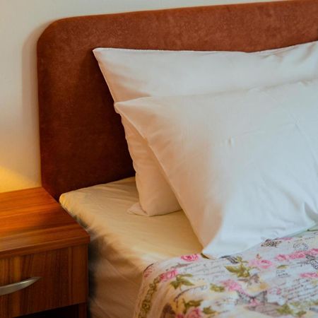 Apartmani Ana 蒂瓦特 外观 照片