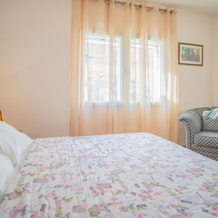 Apartmani Ana 蒂瓦特 外观 照片