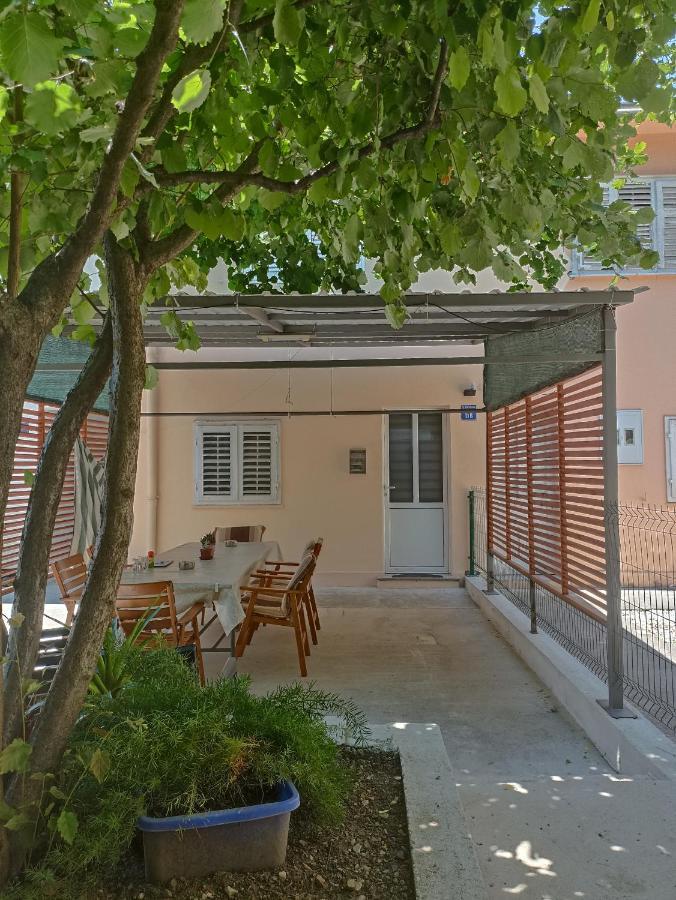 Apartmani Ana 蒂瓦特 外观 照片