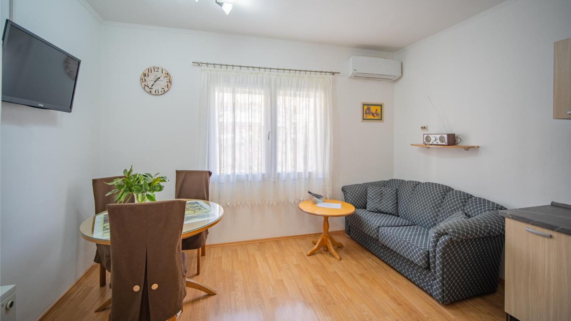 Apartmani Ana 蒂瓦特 外观 照片